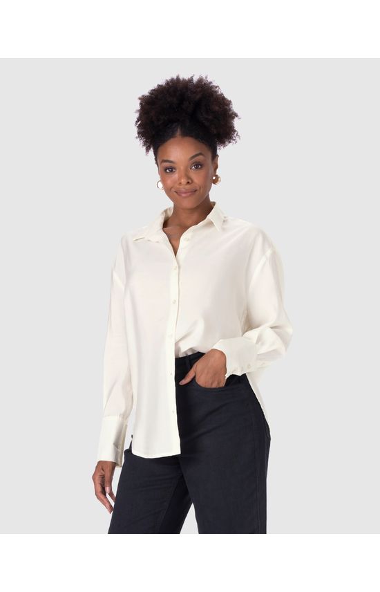 Camisa Feminina Barra Arredondada Em Tecido Acetinado
