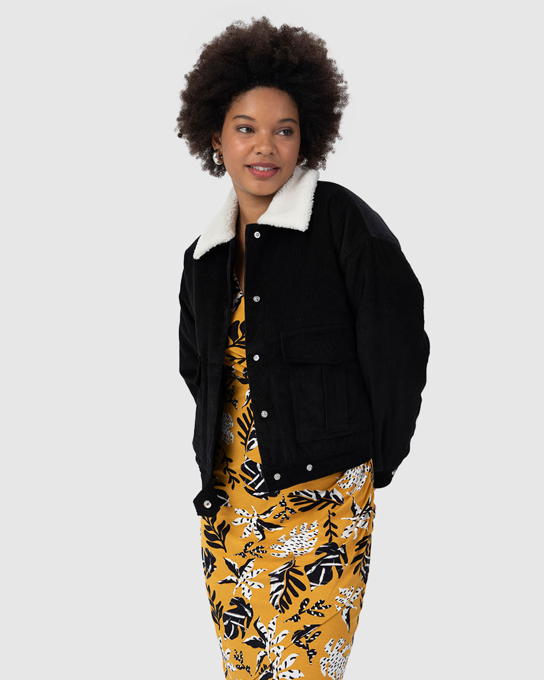 Jaqueta Trucker Feminino Bolso Funcional Em Veludo Cotelê - Imagem 6