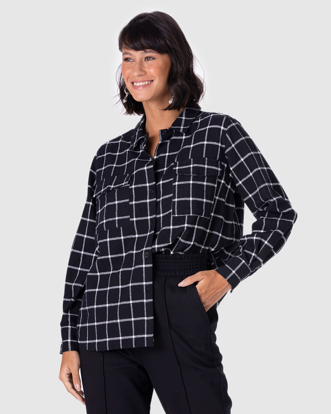 Camisa Feminina Xadrez Bolso Frontal em Tecido Flanelado