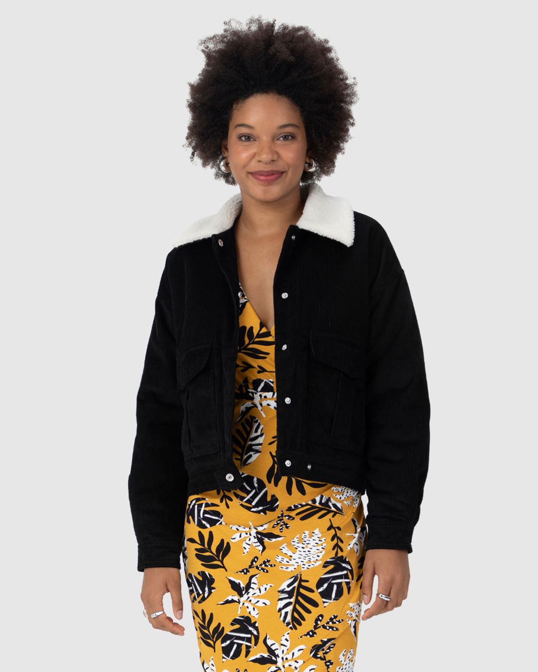 Jaqueta Trucker Feminino Bolso Funcional Em Veludo Cotelê - Imagem 4