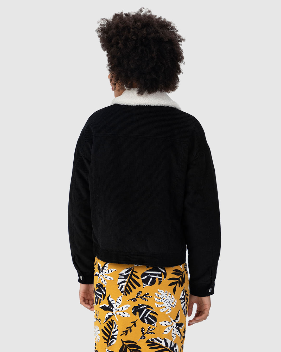 Jaqueta Trucker Feminino Bolso Funcional Em Veludo Cotelê - Imagem 15