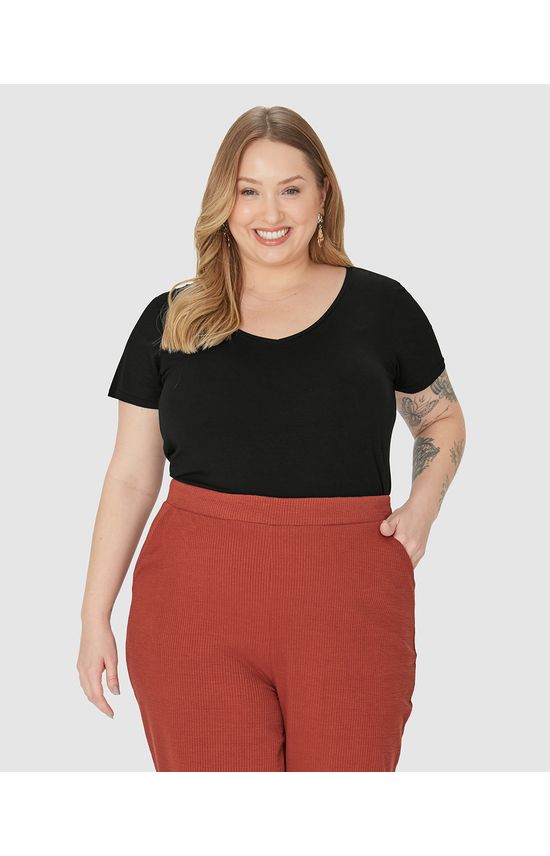 Blusa Básica Feminina Plus Size Barra Mullet Em Viscose Stretch