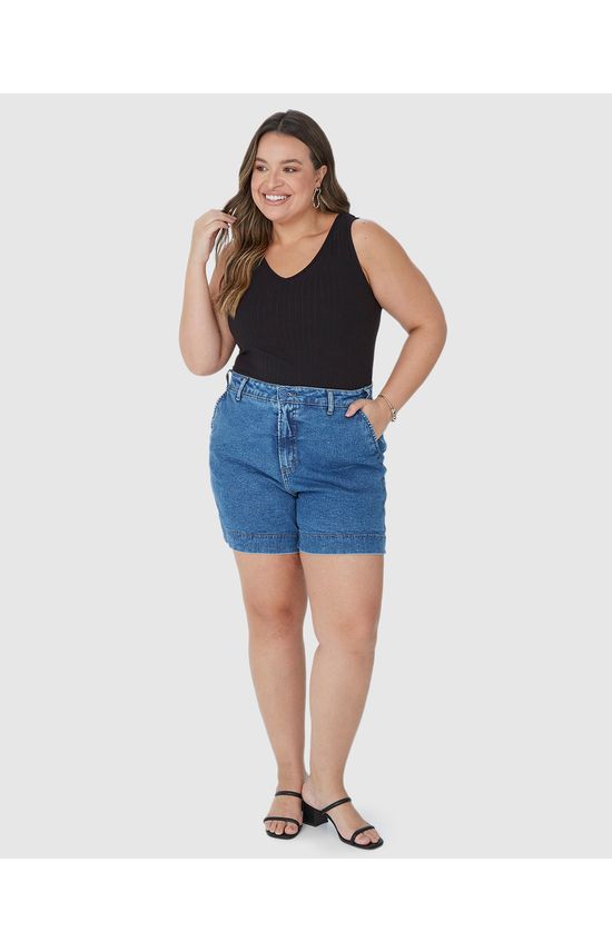 Bermuda Feminina Plus Size Mom Bolso Lateral Em Jeans Com Elastano