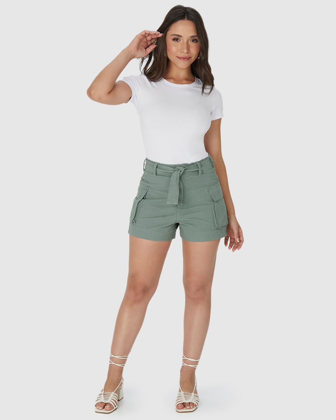 Shorts Feminino Mom Com Bolso Cargo Em Sarja Stretch Texturizada - Imagem 11