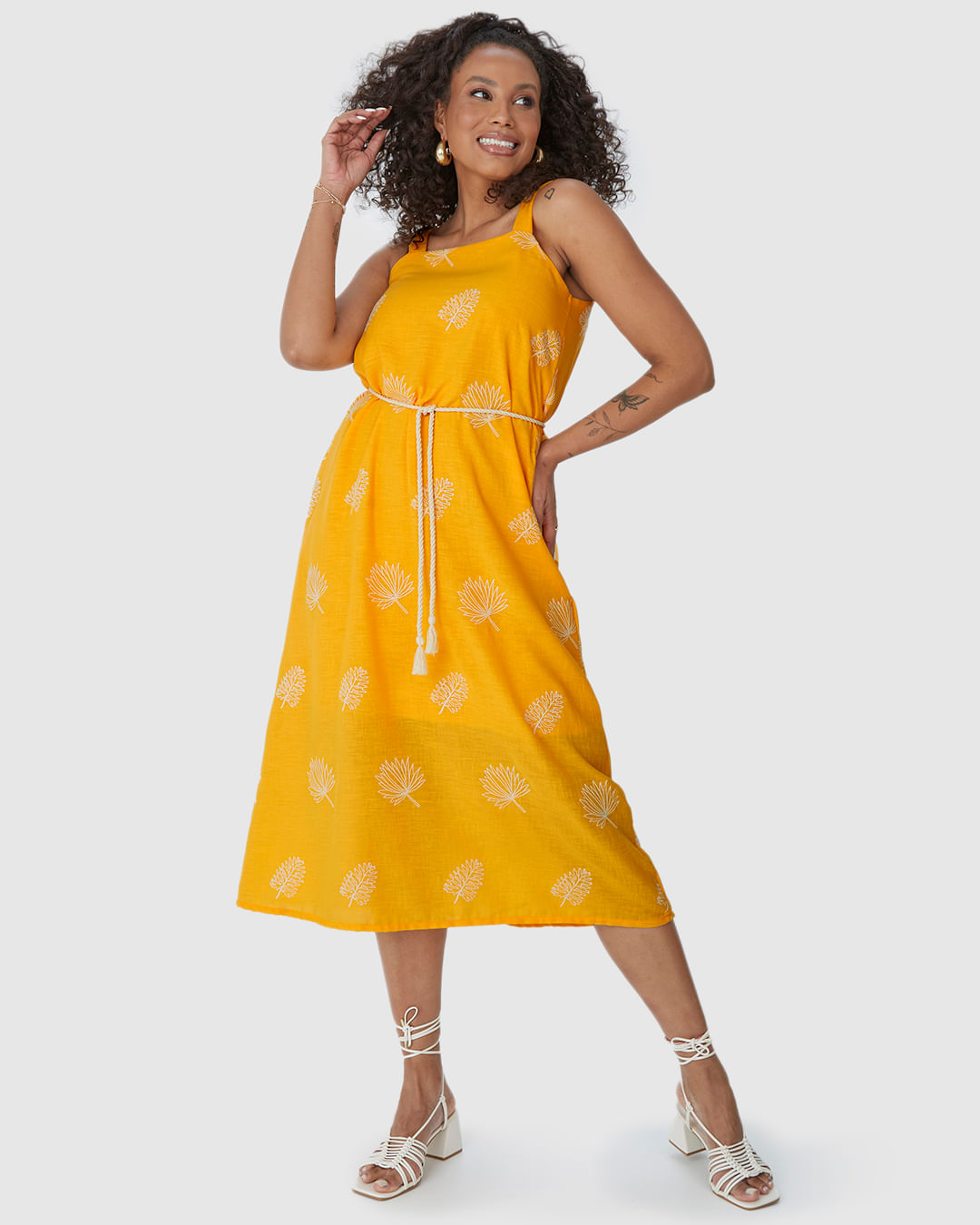 Vestido Midi Feminino Cinto De Corda Em Tecido Bordado