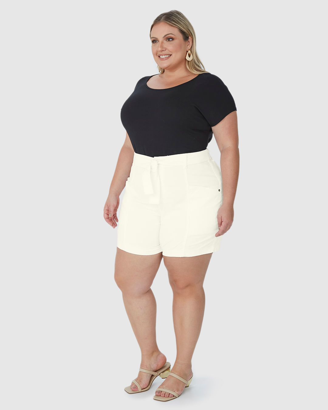 Bermuda Feminina Plus Size Mom Com Cinto Em Sarja Com Elastano - Imagem 27