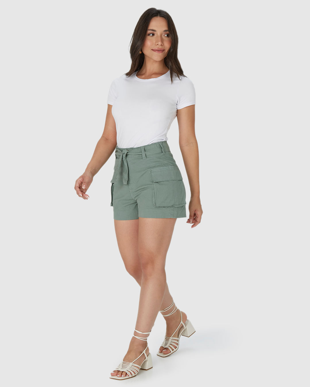 Shorts Feminino Mom Com Bolso Cargo Em Sarja Stretch Texturizada - Imagem 7