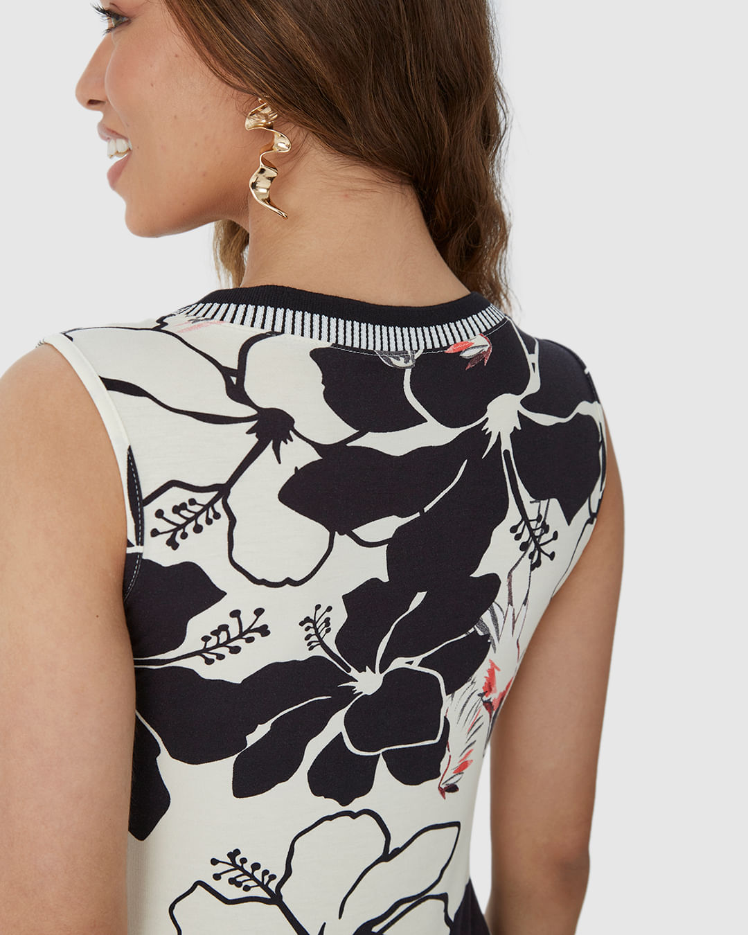 Vestido Feminino Reto Gola Retilínea Em Malha Viscose Stretch - Imagem 13