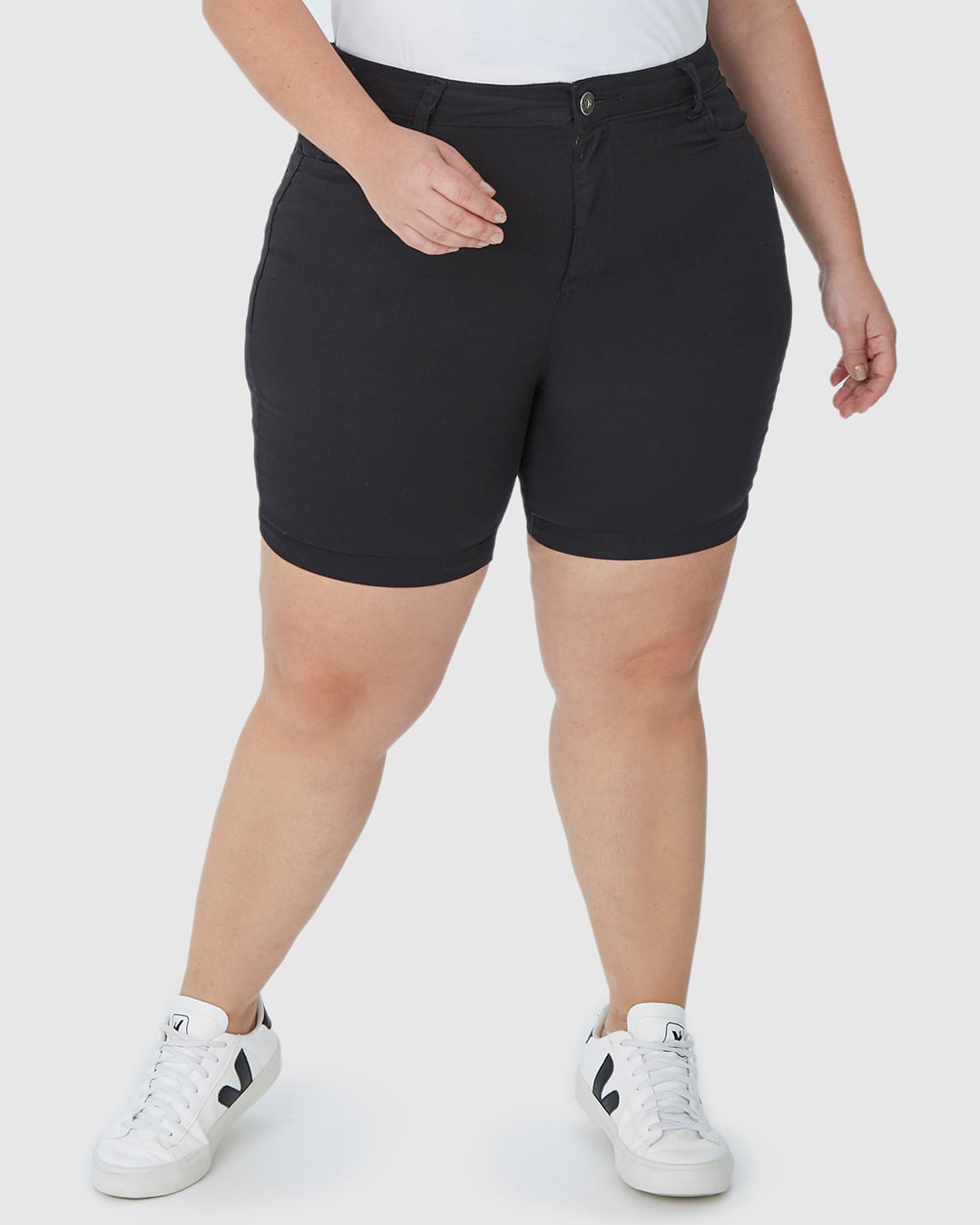 Bermuda Feminina Plus Size Comfort Cintura Média Em Sarja Com Elastano - Imagem 4