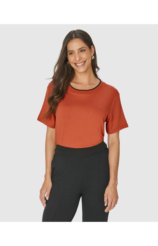 Blusa Básica Feminina Decote Retilínea Em Moletinho De Viscose
