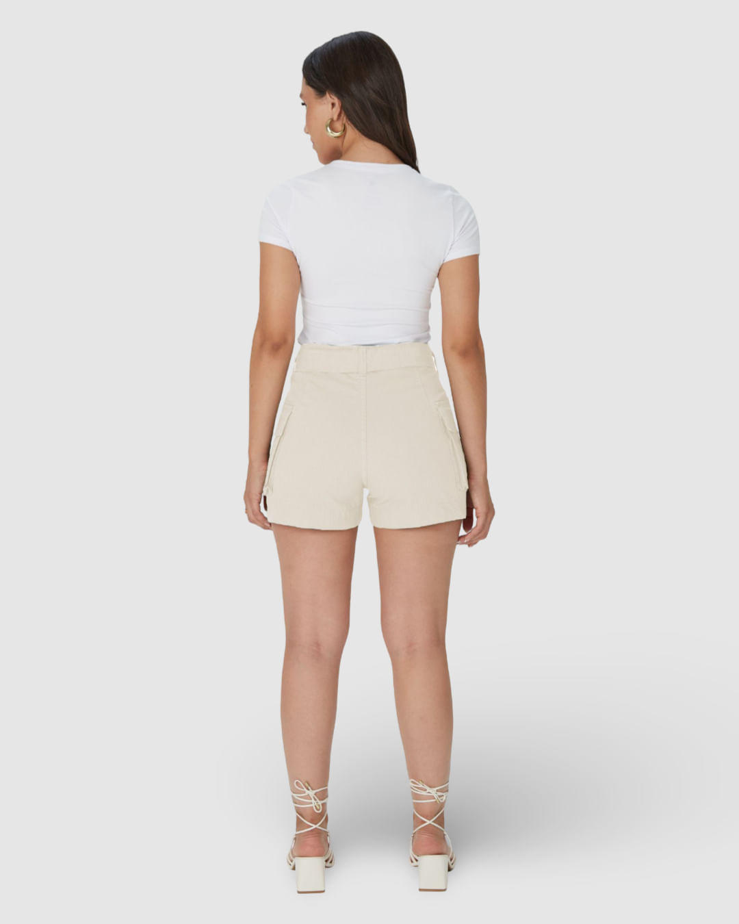 Shorts Feminino Mom Com Bolso Cargo Em Sarja Stretch Texturizada - Imagem 35