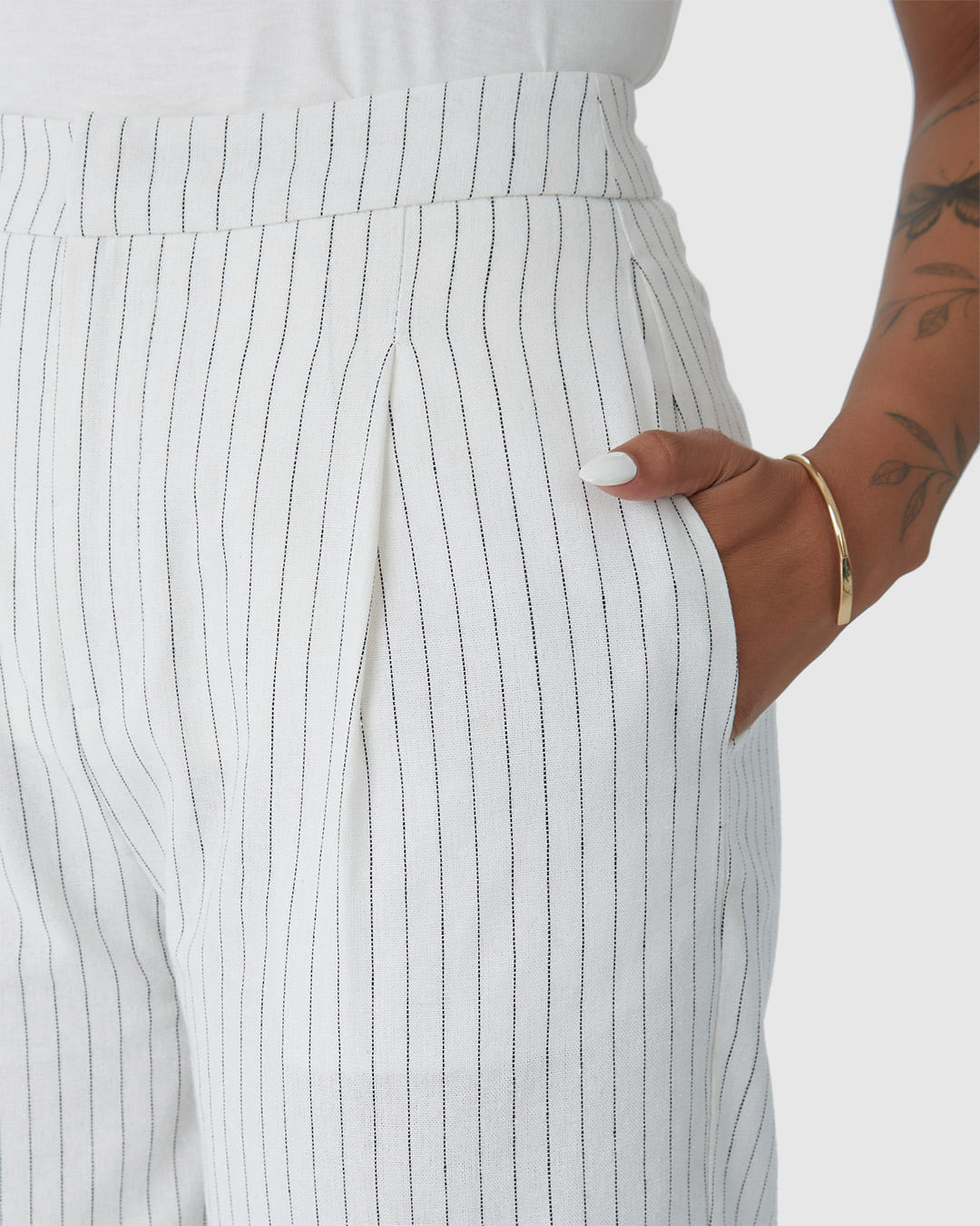 Bermuda Alfaiataria Feminina Com Bolso Em Viscolinho - Imagem 8