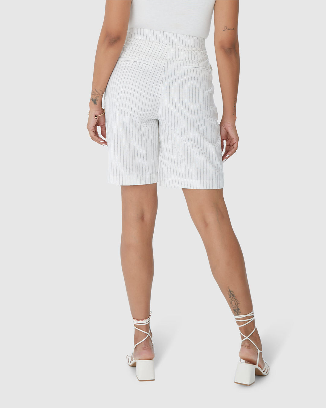 Bermuda Alfaiataria Feminina Com Bolso Em Viscolinho - Imagem 10