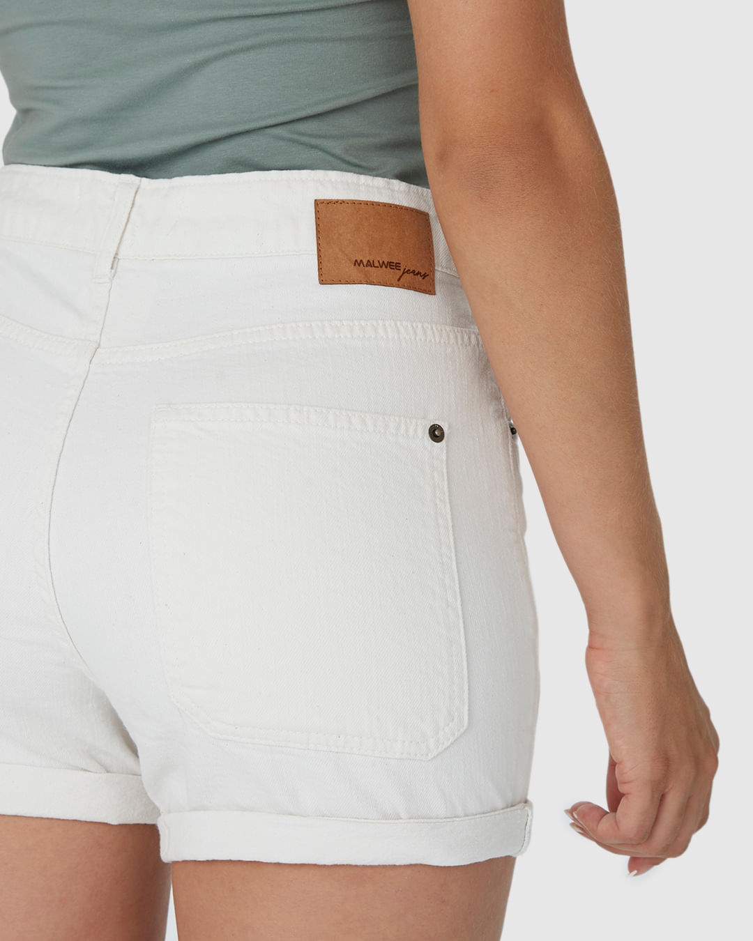 Bermuda Feminina Comfort Em Sarja Com Elastano - Imagem 11