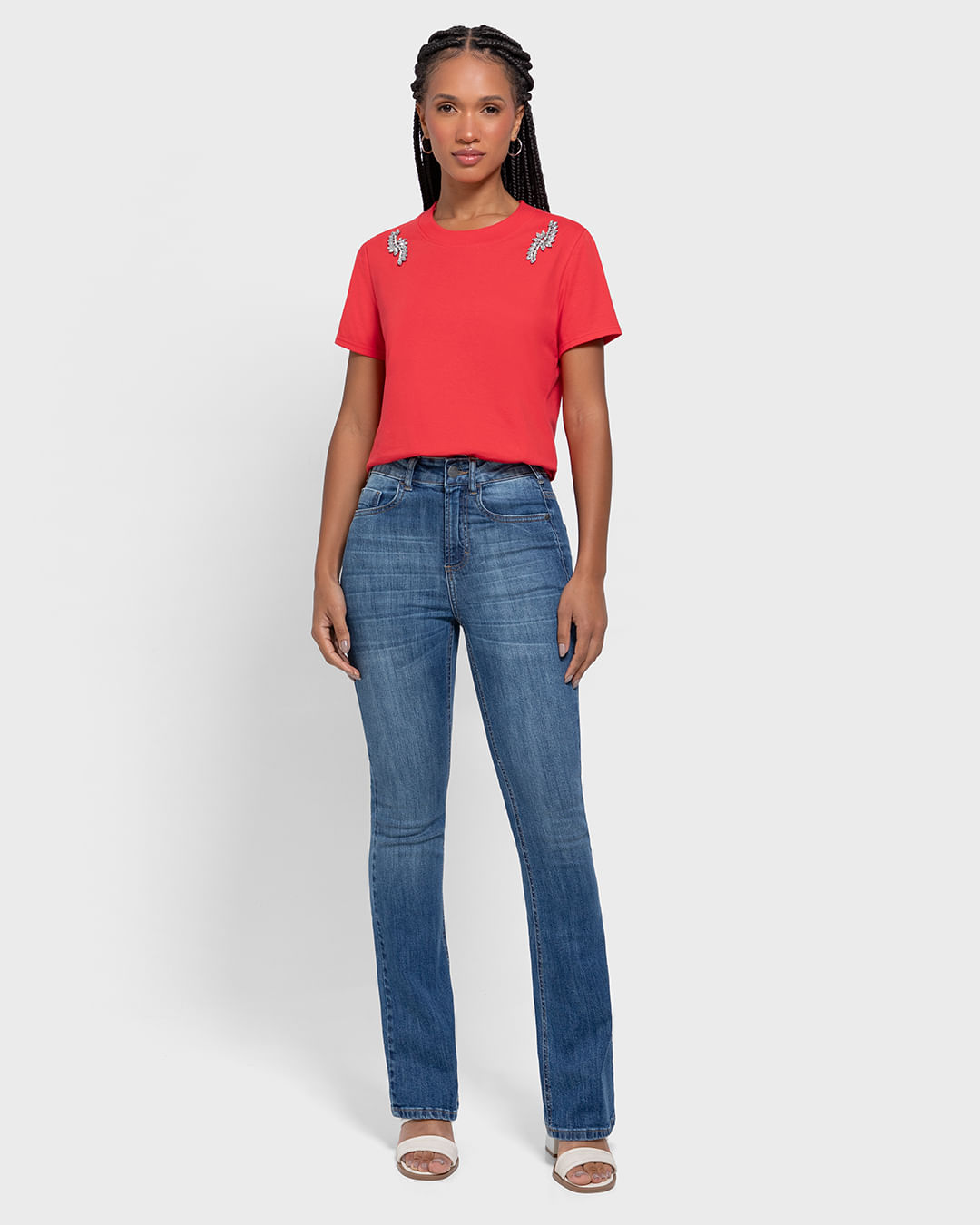 T-Shirt Feminina com Aplique Pedraria em Algodão - ENFIM