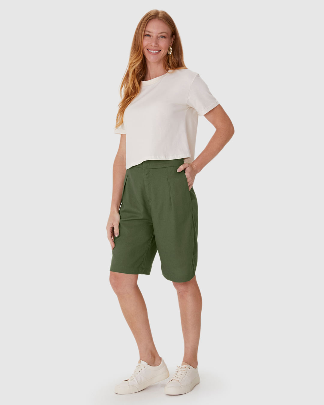Bermuda Alfaiataria Feminina com Bolso em Viscolinho