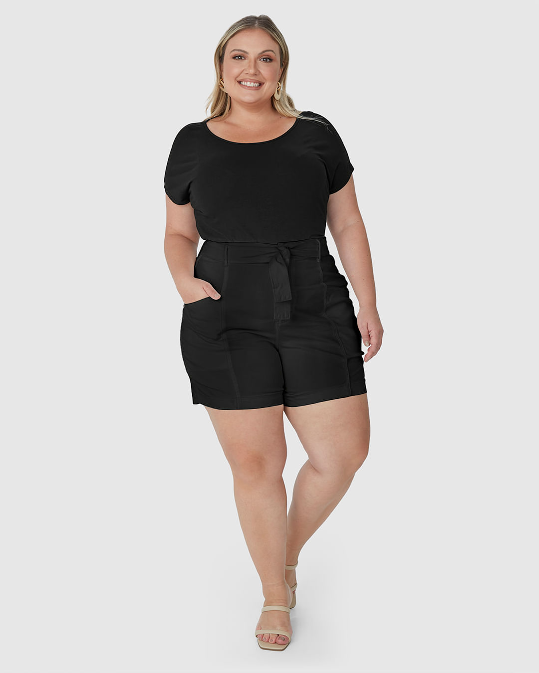 Bermuda Feminina Plus Size Mom Com Cinto Em Sarja Com Elastano - Imagem 16