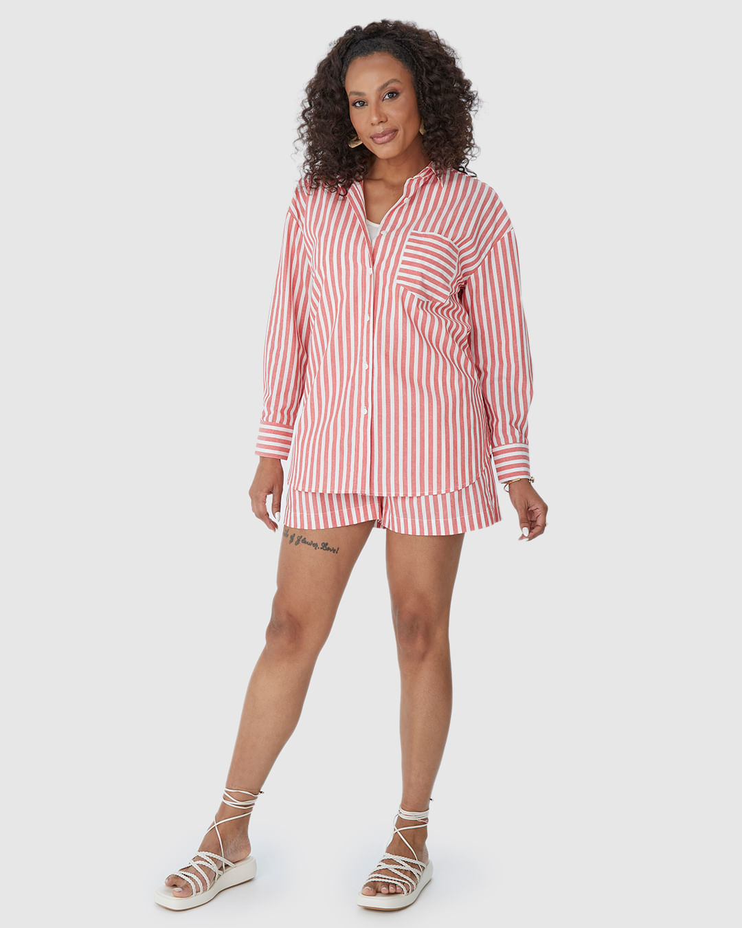 Camisa Ampla Feminina Listrada Bolso Frontal Em Algodão - Imagem 7