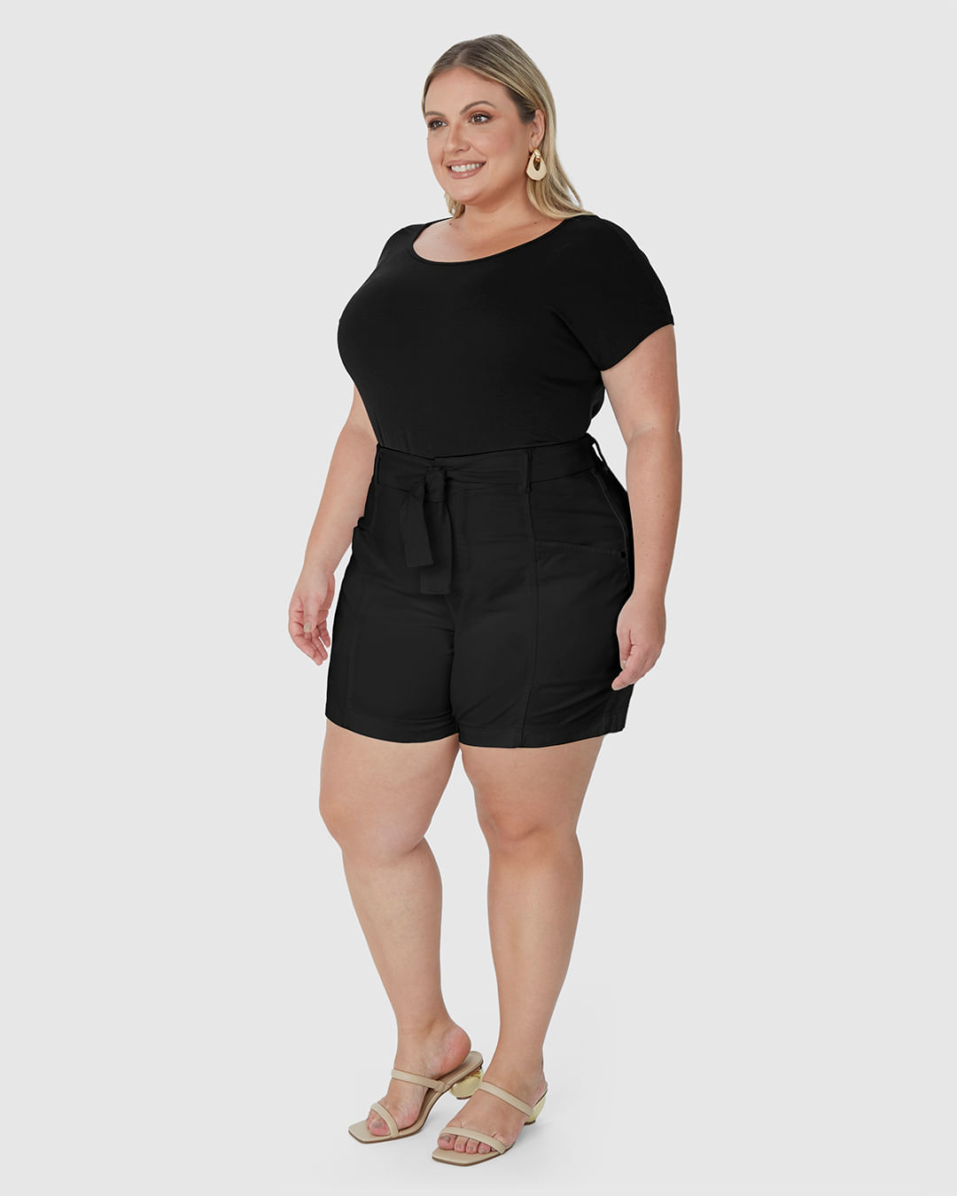 Bermuda Feminina Plus Size Mom Com Cinto Em Sarja Com Elastano - Imagem 7
