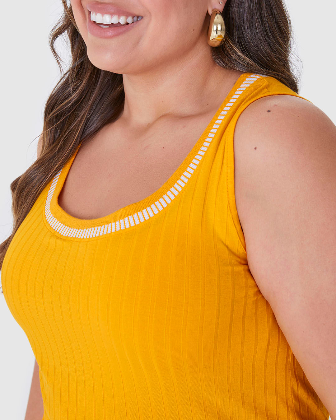 Regata Básica Feminina Plus Size Decote Retilínea Em Malha Viscose Canelada - Imagem 23