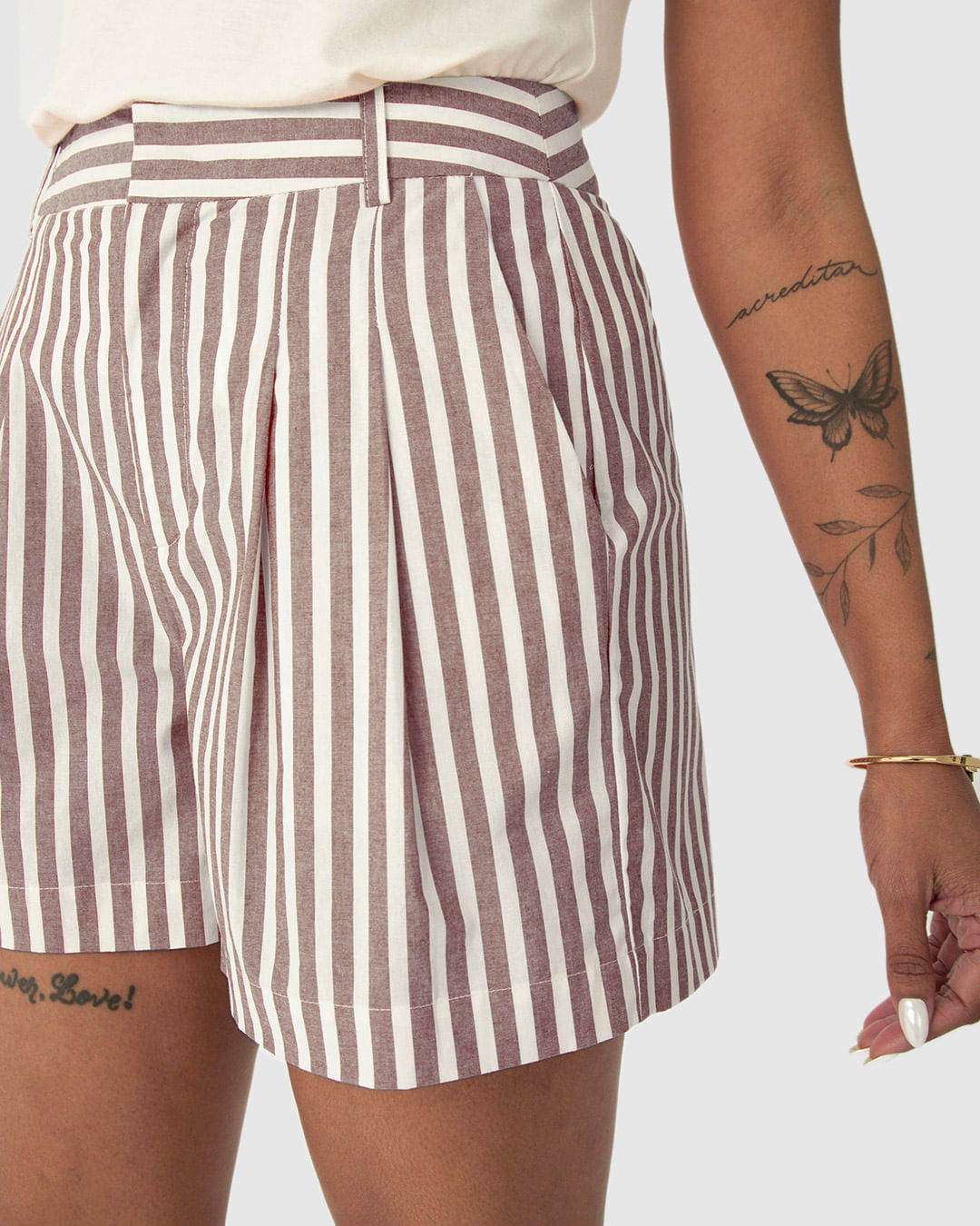 Shorts Feminino Listrado Bolso Lateral Em Algodão - Imagem 18