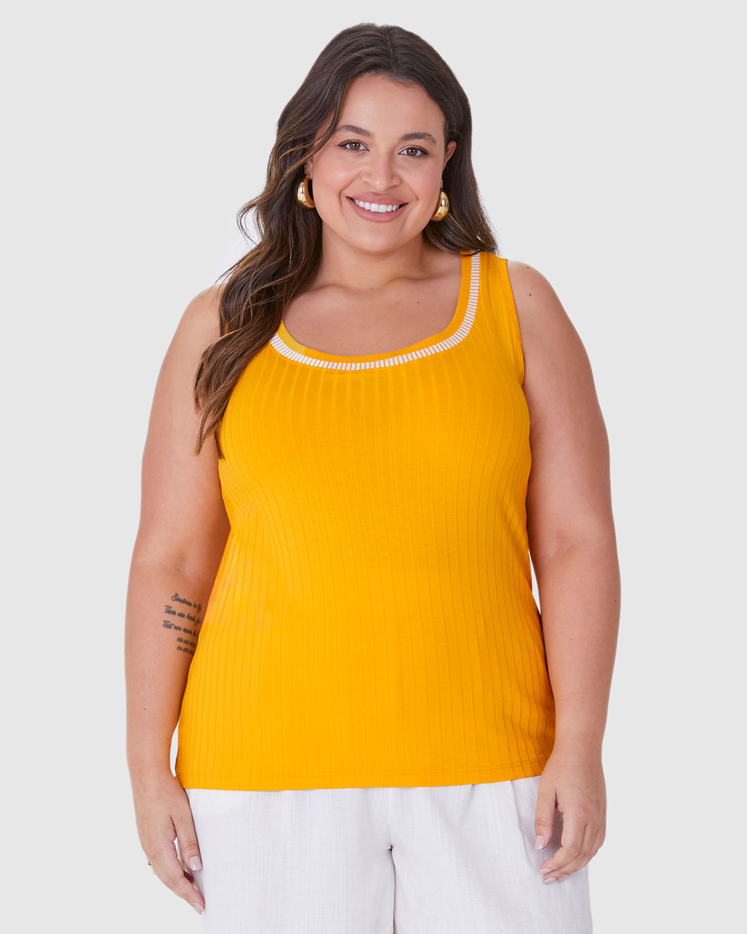 Regata Básica Feminina Plus Size Decote Retilínea Em Malha Viscose Canelada - Imagem 24