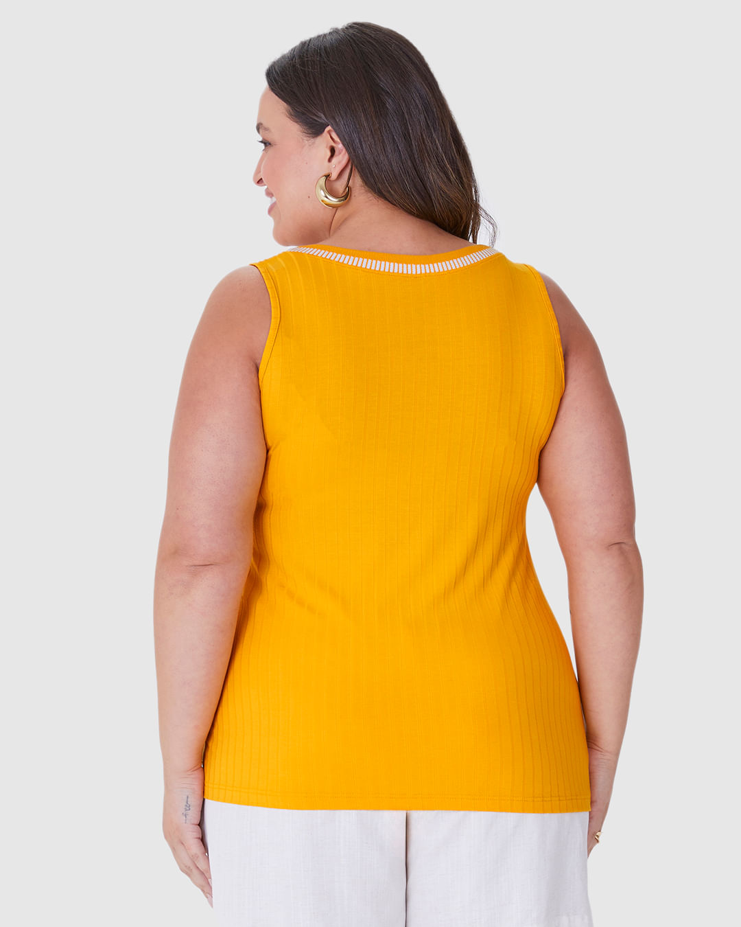 Regata Básica Feminina Plus Size Decote Retilínea Em Malha Viscose Canelada - Imagem 15