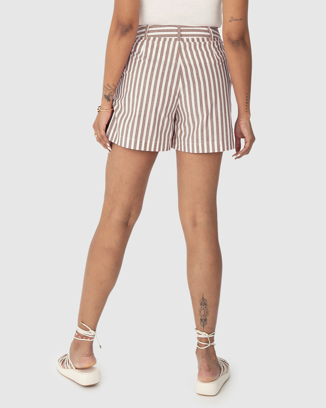 Shorts Feminino Listrado Bolso Lateral Em Algodão - Imagem 10