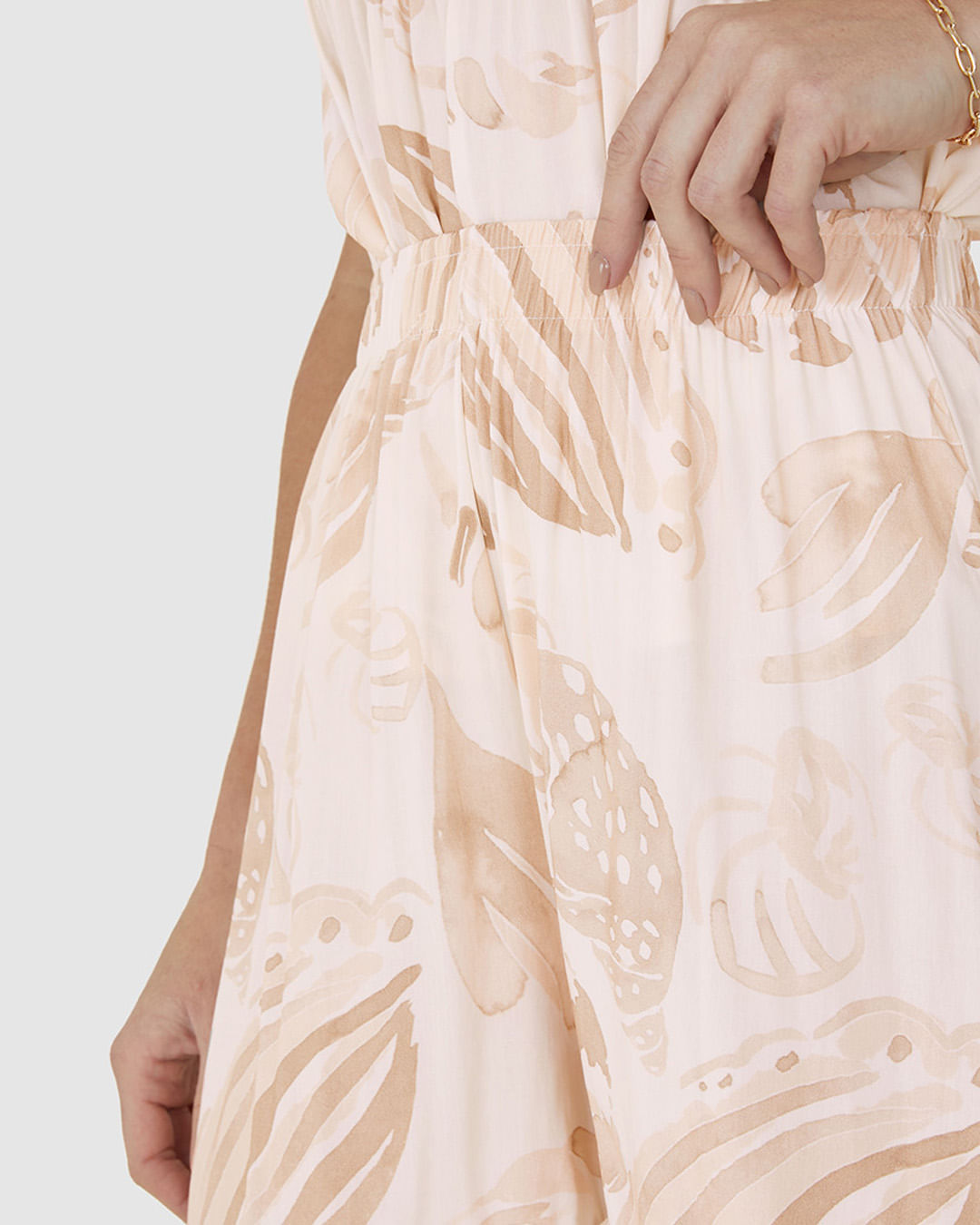 Shorts Evasê Feminino Estampa Folhagem Em Viscose - Imagem 3