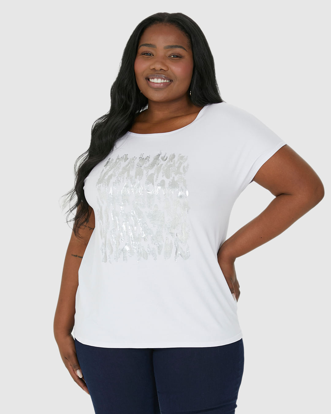 Camiseta Feminina Plus Size Estampa Metalizada Em Viscose Stretch - Imagem 6