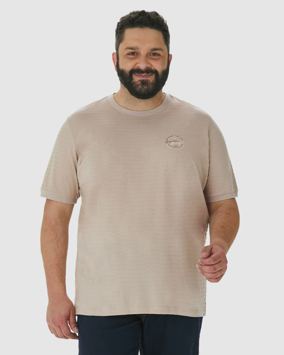 Camiseta Masculina Plus Size Estampa Peitoral Em Malha Listrada