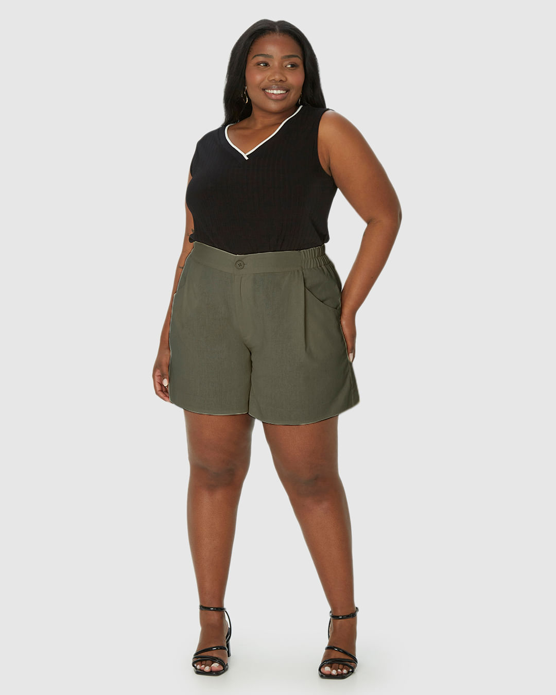 Bermuda Feminina Plus Size Reta Em Viscolinho - Imagem 12