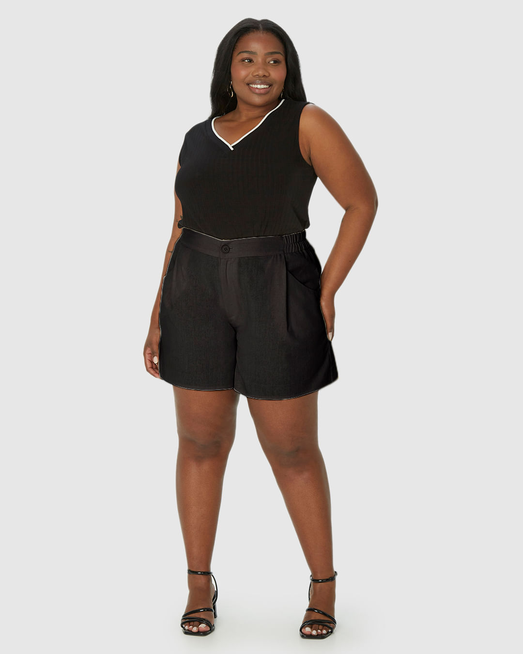 Bermuda Feminina Plus Size Reta Em Viscolinho - Imagem 7