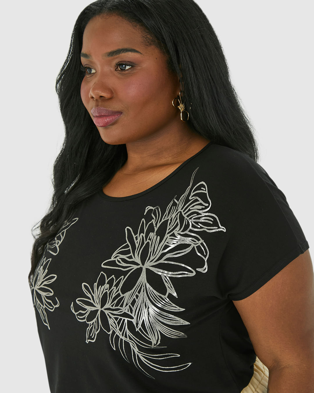 Camiseta Feminina Plus Size Estampa Metalizada Em Viscose Stretch - Imagem 13