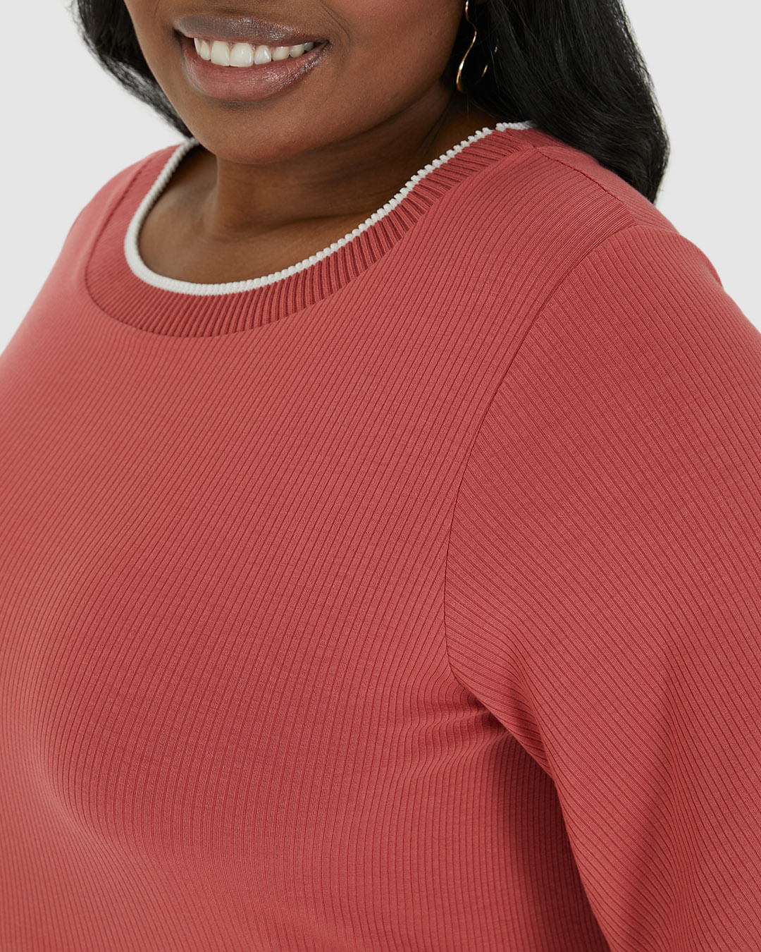 Blusa Feminina Plus Size Ampla Gola Redonda Retilínea Em Viscose Canelada - Imagem 23