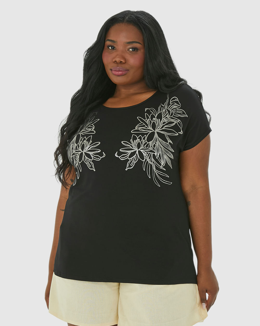 Camiseta Feminina Plus Size Estampa Metalizada Em Viscose Stretch - Imagem 14