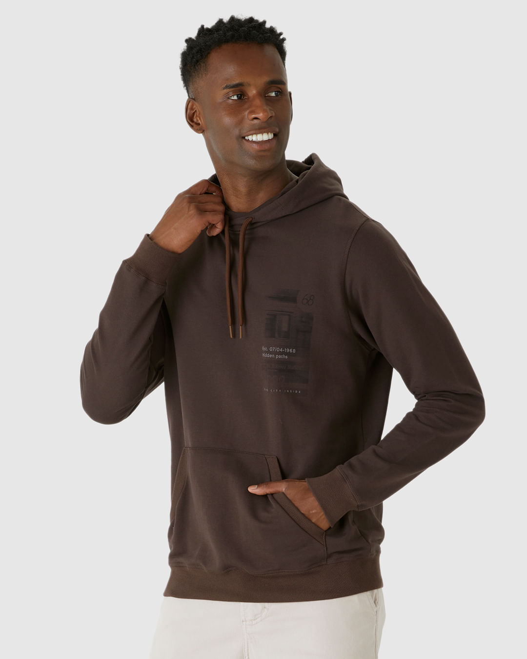 Blusão Masculino Estampa Frontal com Capuz e Bolso Canguru em Moletom