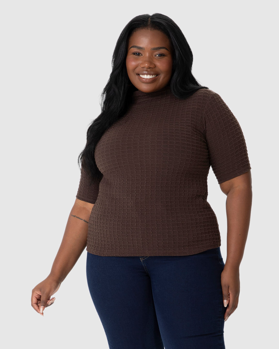 Blusa Feminina Plus Size Justa Gola Alta em Jacquard Texturizado
