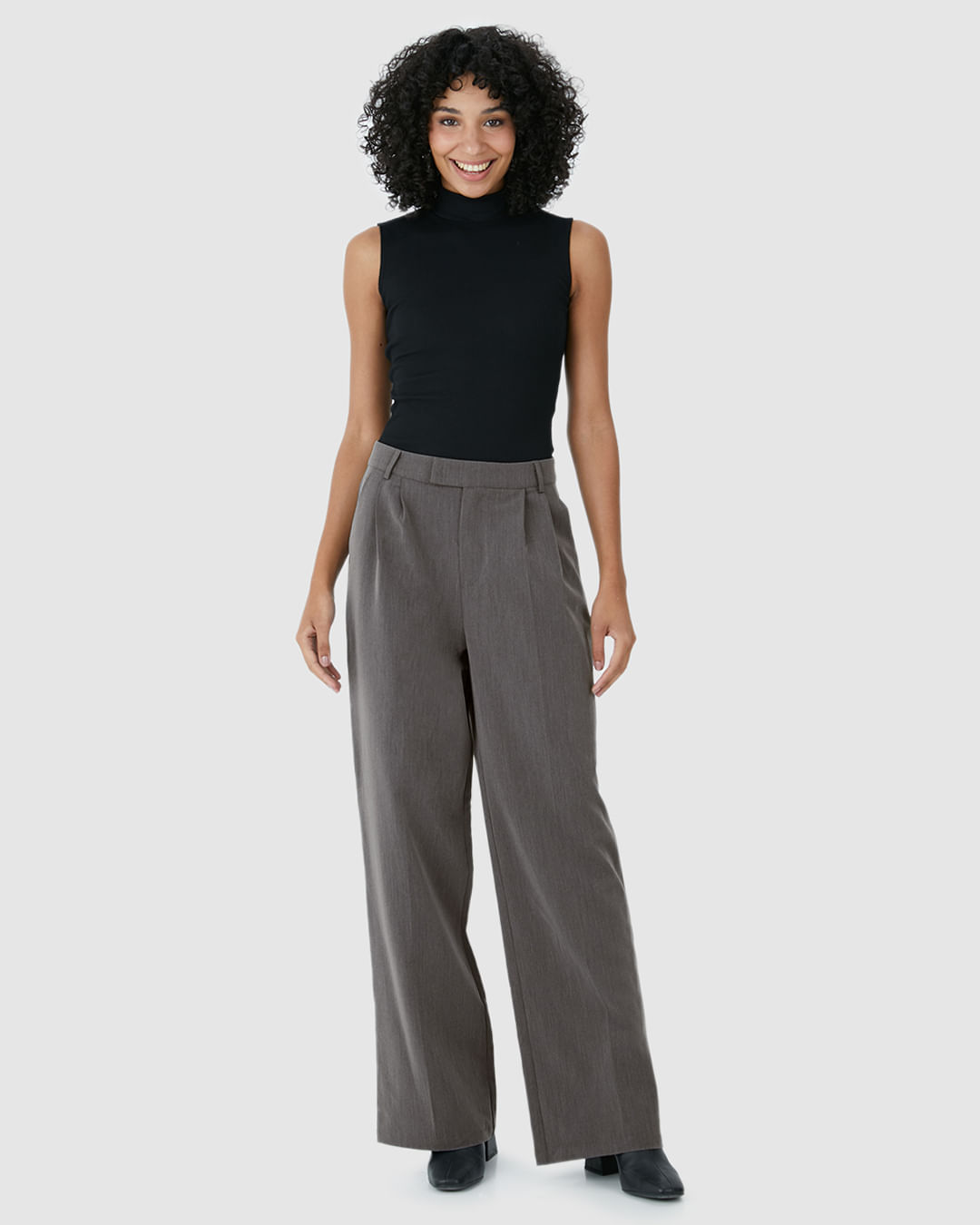 Calça Reta Feminina Bolso Faca Em Tecido Alfaiataria