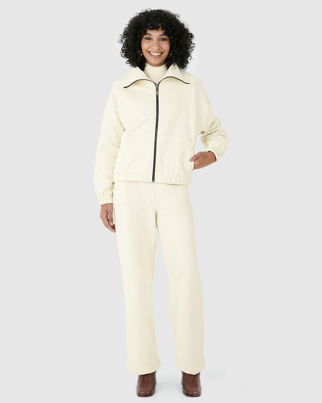 Jaqueta Feminina Bomber Gola Diferenciada Em Moletom Flanelado - Imagem 27