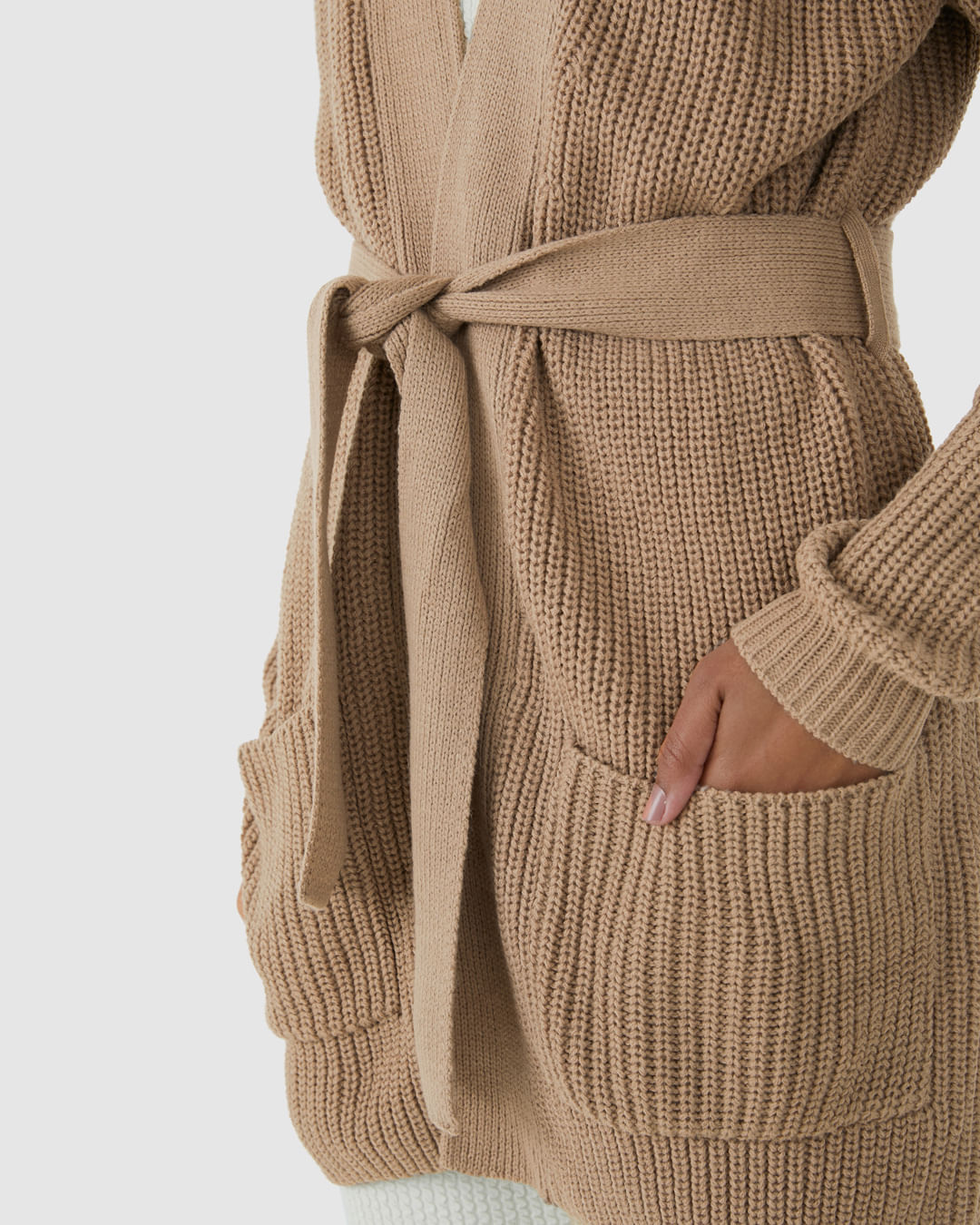 Cardigan Feminino Transpassado Com Cinto Em Tricô - Imagem 13