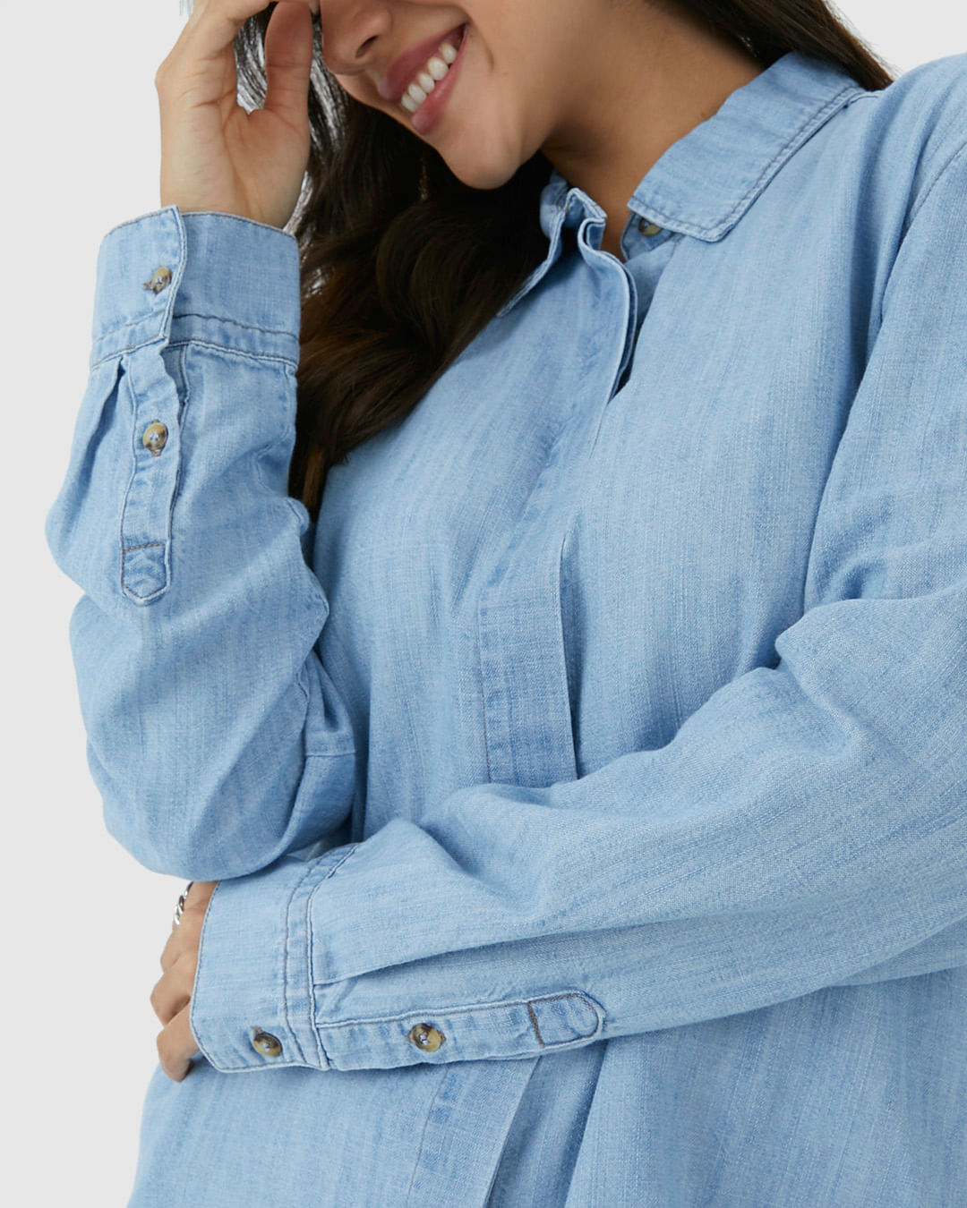 Camisa Feminina Tradicional Abertura Botões Internos Em Jeans Leve - Imagem 3
