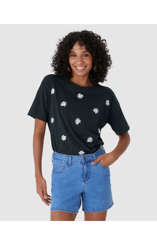 Camiseta Feminina Ampla Bordado Frontal Em Algodão