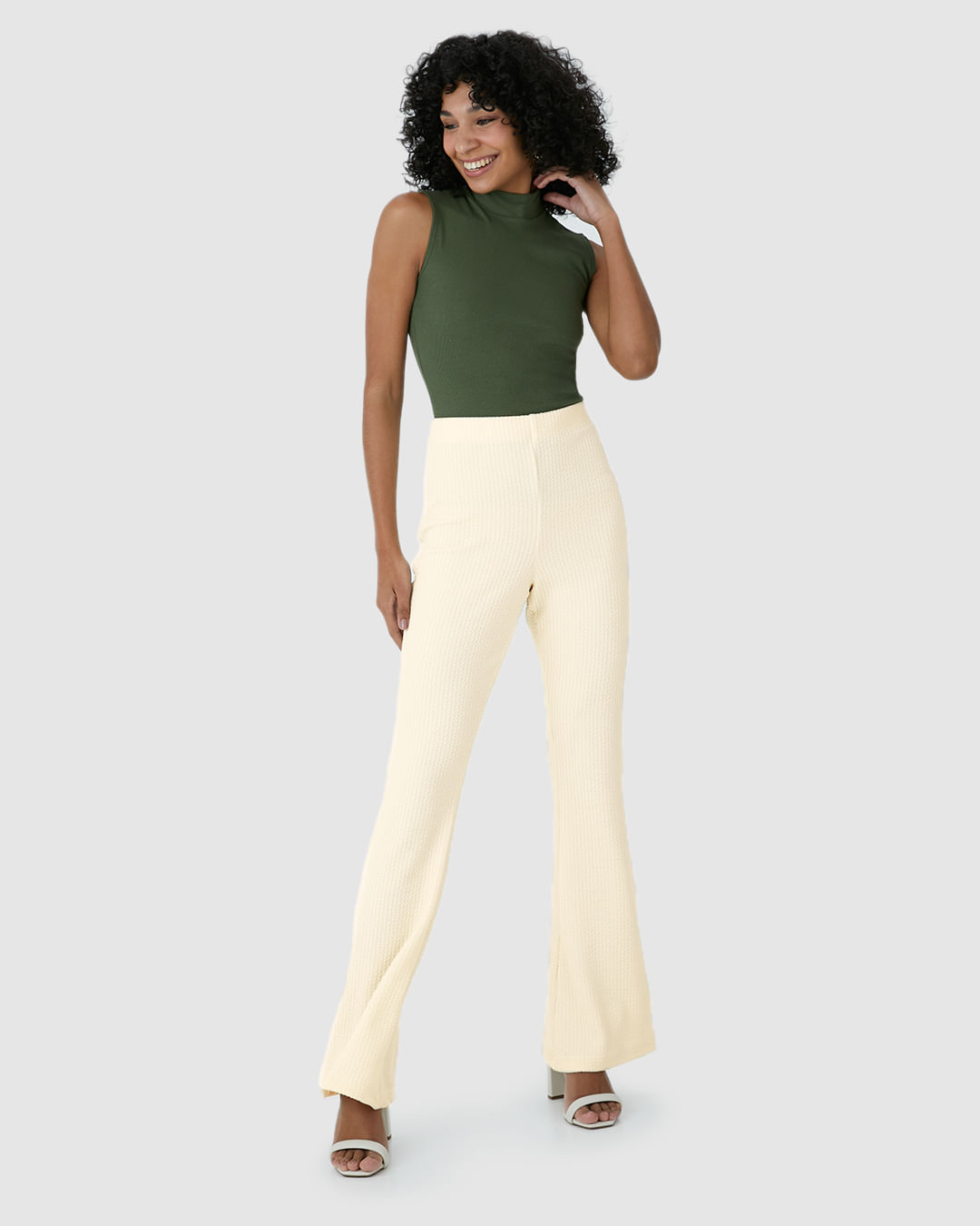 Calça Feminina Bootcut em Malha Texturizada