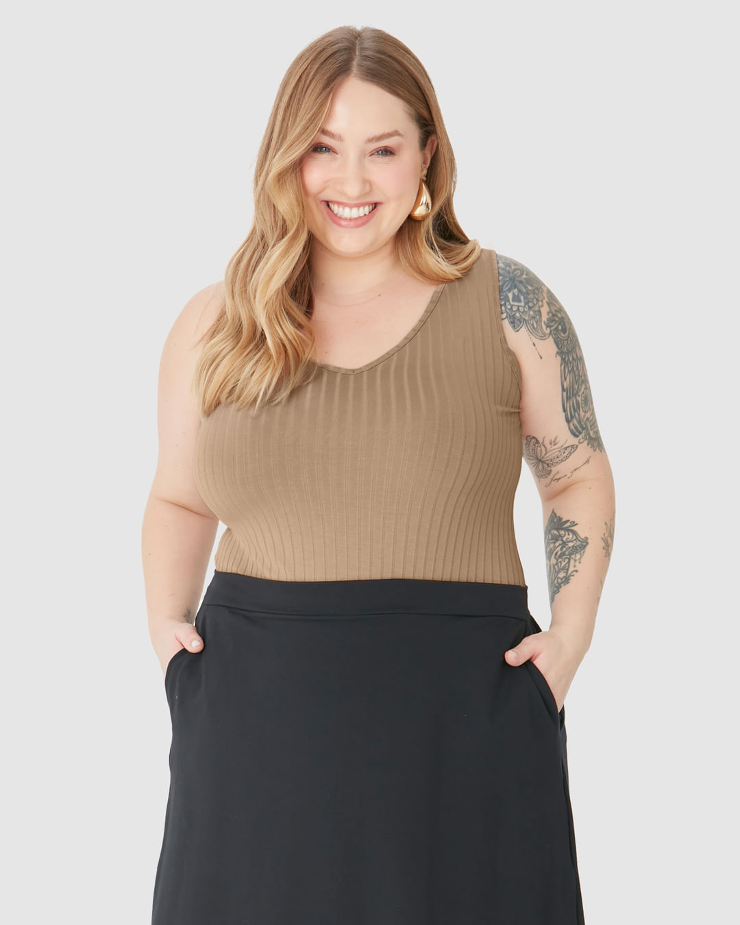 Regata Básica Feminina Plus Size Decote V Em Canelado De Viscose - Imagem 16