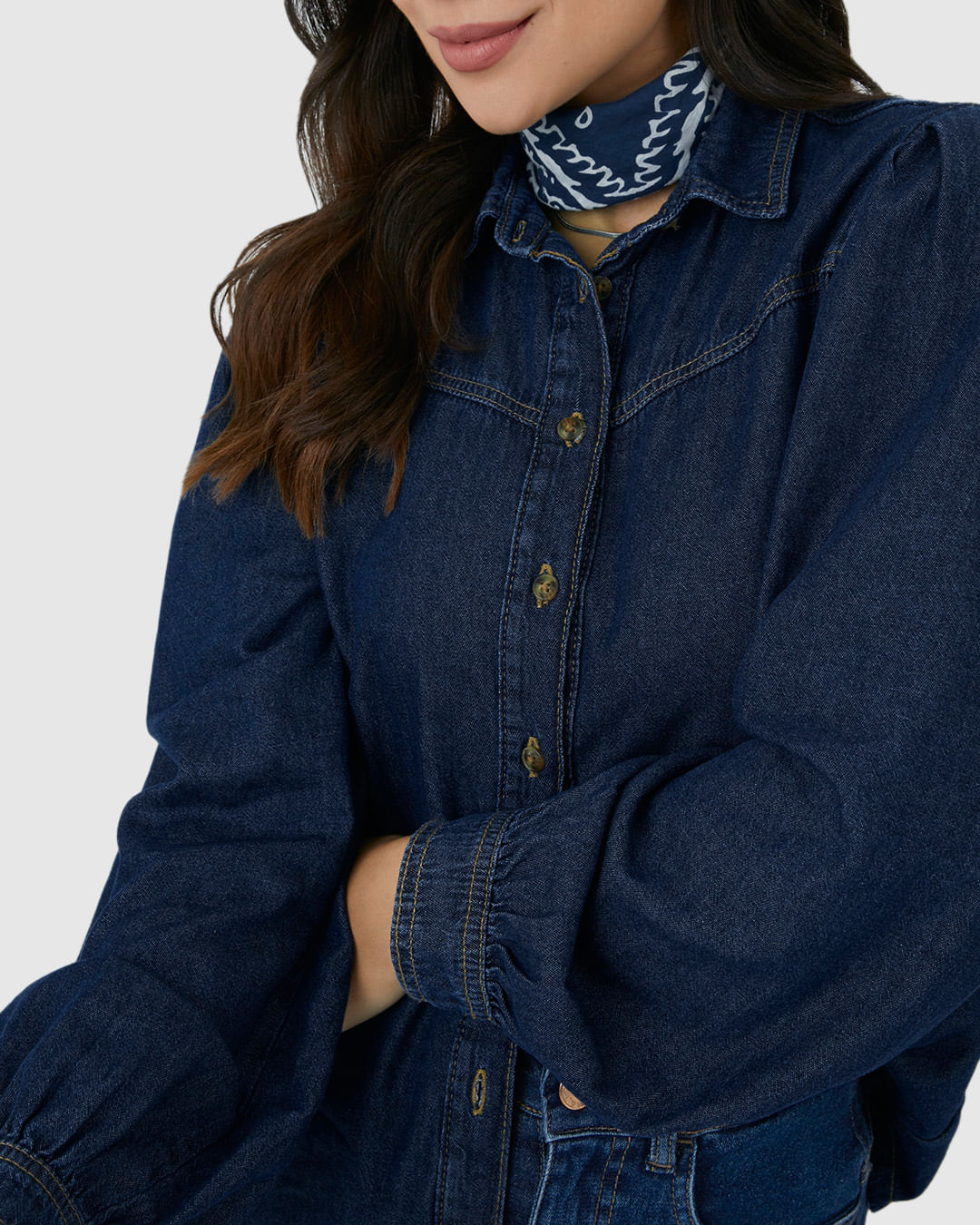 Camisa Feminina Manga Longa Com Pregas Em Jeans 100% Algodão - Imagem 3