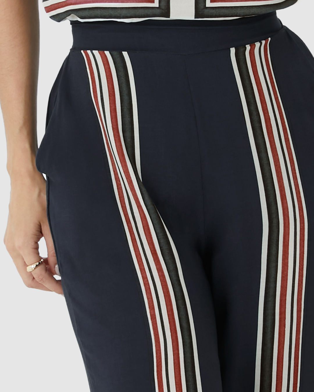 Calça Reta Feminina Com Estampa Em Viscose - Imagem 13