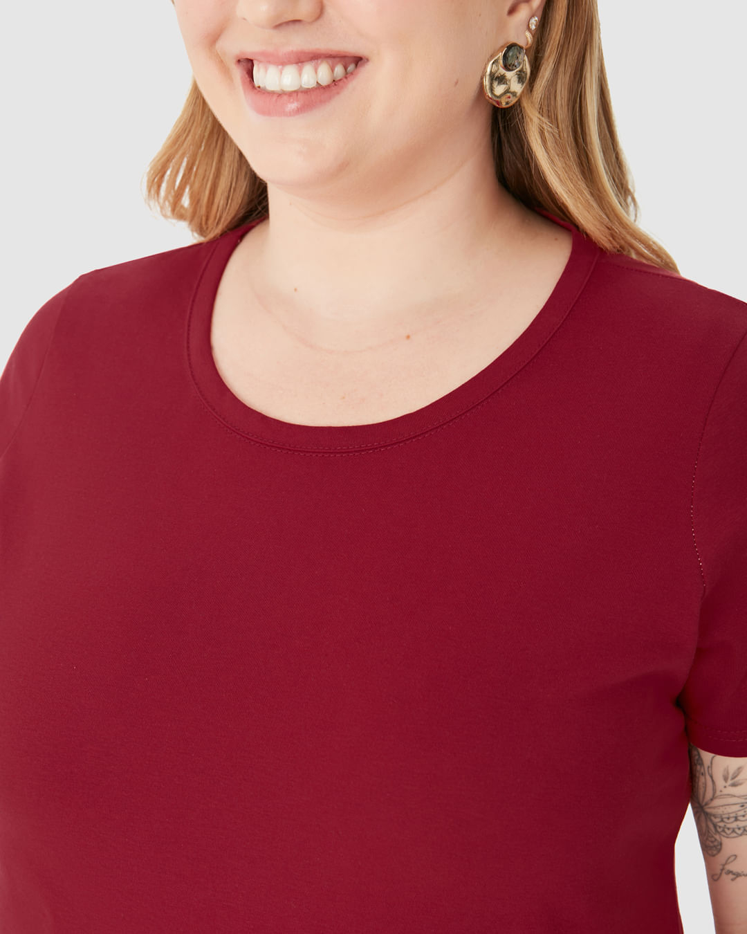 Blusa Básica Feminina Plus Size Decote Redondo Em Algodão - Imagem 3
