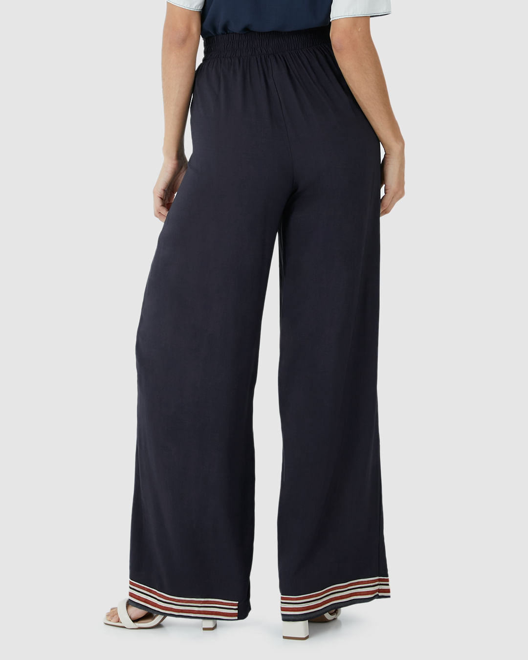 Calça Reta Feminina Com Estampa Em Viscose - Imagem 5