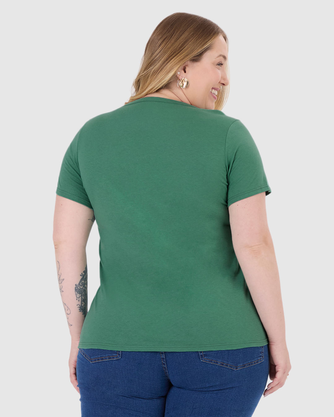 Blusa Básica Feminina Plus Size Decote Redondo Em Algodão - Imagem 15